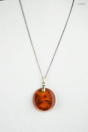 An Amber Pendant Necklace with 875 Silver Necklace and