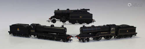 Three Bachmann Branch-Line gauge OO locomotives and tenders,...