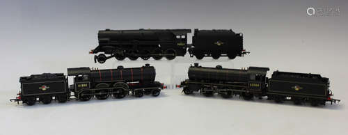 Three Hornby gauge OO DCC ready locomotives and tenders, com...