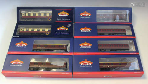 Sixteen Bachmann Branch-Line gauge OO sleeping cars, restaur...