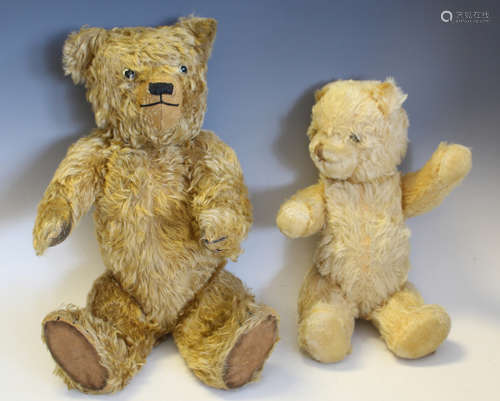 A 1930s Chiltern Hugmee golden mohair humpback growler teddy...