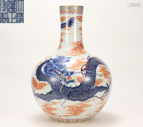 A Famille Rose Dragon Globular Vase Qing Dynasty