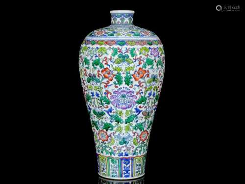 Qing Yongzheng doucai flower pattern plum vase