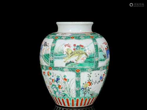 Colorful auspicious beast flower pattern pot in Kangxi of Qi...