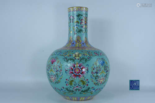 Qing enamel vase