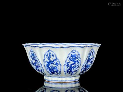 Ming Xuande blue and white edge scraping dragon bowl