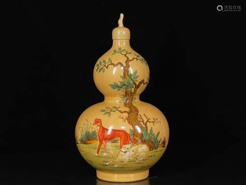 Qing Qianlong pink Wangcai dog pattern gourd bottle