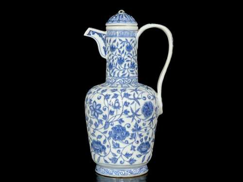 Ming Xuande blue and white flower pattern pot