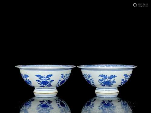 Qing Yongzheng blue and white flower bowl