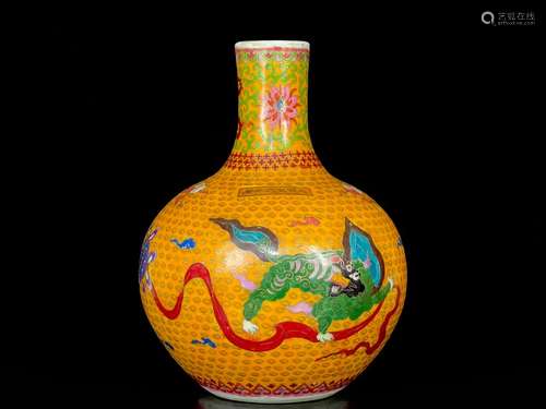 Ming Xuande silk enamel lion pattern celestial bottle