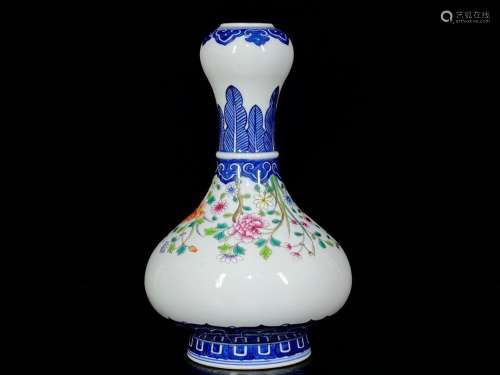 Qing Qianlong blue and white pastel flower pattern garlic bo...