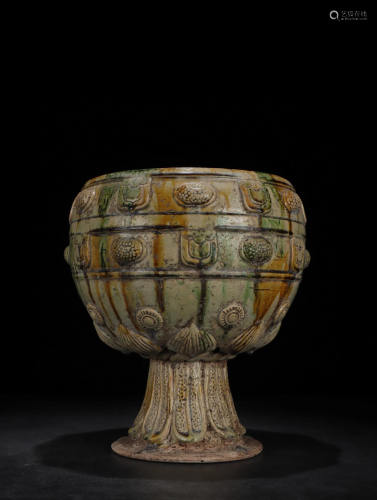 A Chinese San-Cai Glazed Porcelain Container
