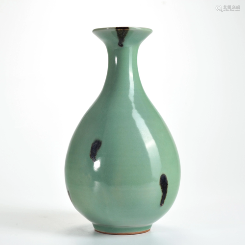 A Longquan Tobi Seiji Vase Yuhuchunping Song Dynasty