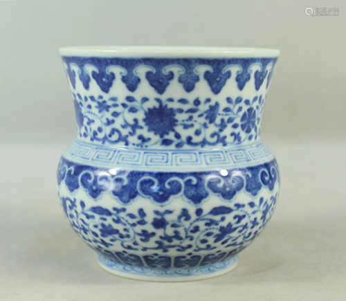 A Chinese Blue and White Porcelain Pot