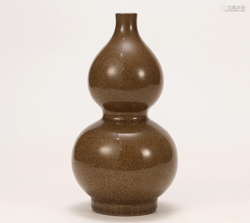 A Porcelain Double Gourds Vase Qing Dynasty