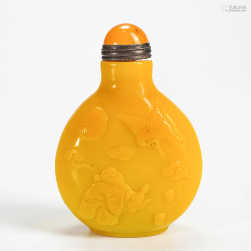 A Carved Peking Glass Snuff Bottle Qing Dynasty