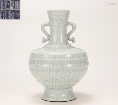 A Ge-ware Bottle Vase Qing Dynasty