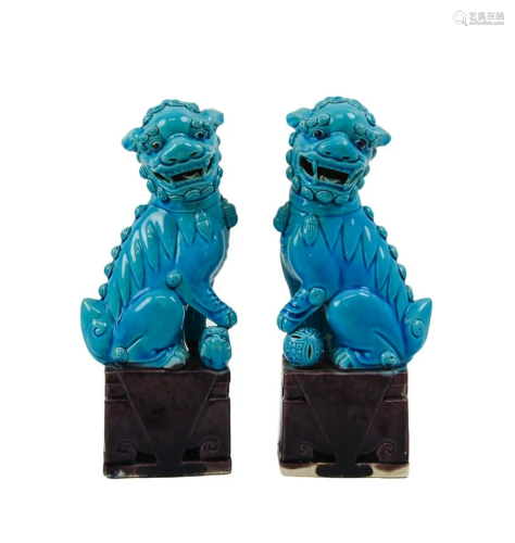 PAIR OF BLUE AND AUBERGINE FOO LIONS