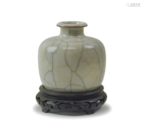 A CHINESE GE TYPE GLAZE PORCELAIN WATER POT
