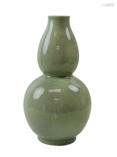 CELADON DOUBLE GOURD VASE