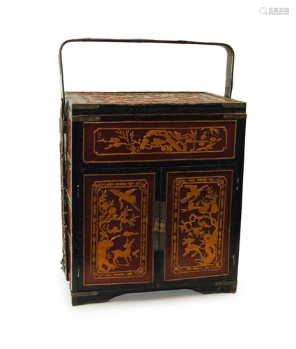 CHINESE LARGE LACQURED TRAVEL BOX