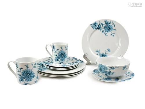 GROUP OF BLUE AND WHITE PORCELAIN DISHES
