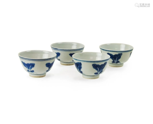 GROUP OF FOUR BLUE AND WHITE TEA CUPS /BOWLS