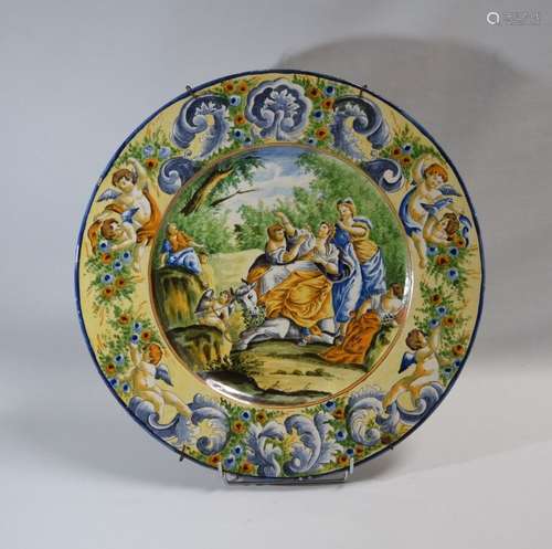 ITALIE Plat rond en faïence à décor polychrome d'une scène m...