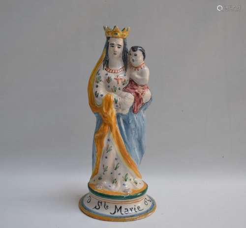 VIERGE A L'ENFANT en faïence polychrome, marquée 