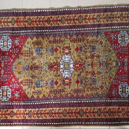 Un tapis Kilim à motifs géométriques L. 177 cm l. 128 cm