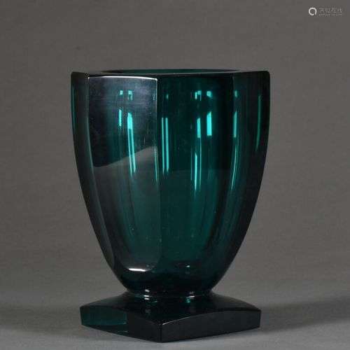 DAUM Nancy Vase octogonal en cristal teinté vert sapin, base...