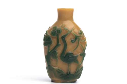 CHINESE PEKING GLASS SNUFF BOTTLE