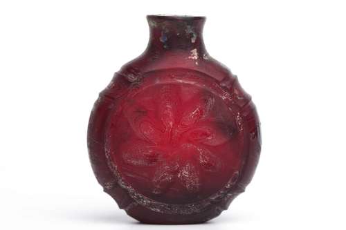 CHINESE RUBY PEKING GLASS SNUFF BOTTLE