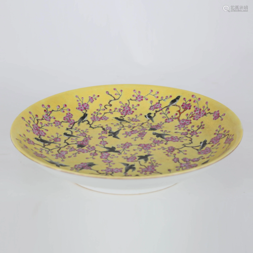A YELLOW-GROUND AND ENAMEL DISH