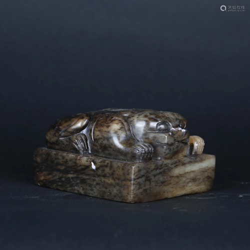 A CARVED BROWNISH JADE SEAL