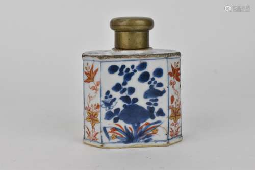 An 18th century Chinese Imari tea caddy, of octagonal form w...