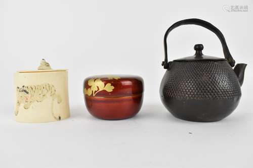 Japanese Meiji period and later collectables to include an i...