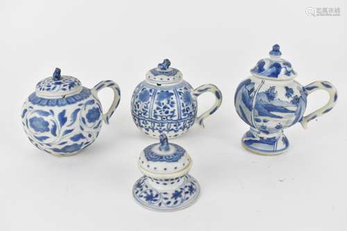 Three Vung Tace cargo design bleu and white mustard pots, 17...