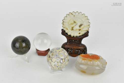 A Chinese carved agate decorative piece modelled with a drag...