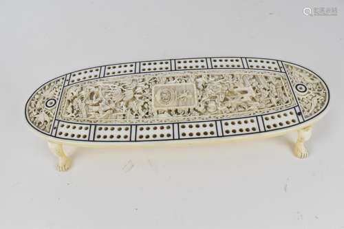 A Chinese Qing dynasty ivory cribbage board, 19th century, o...