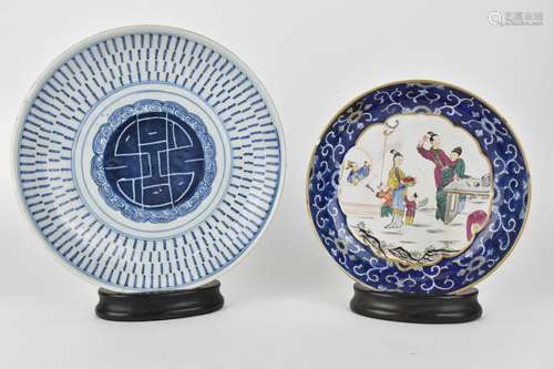 Two Chinese dishes comprising of a 19th century blue and whi...