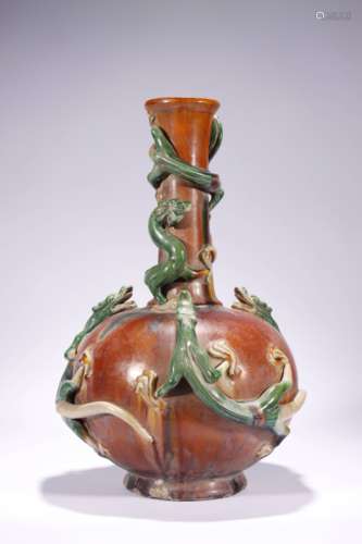 Tang tricolor dragon bottle