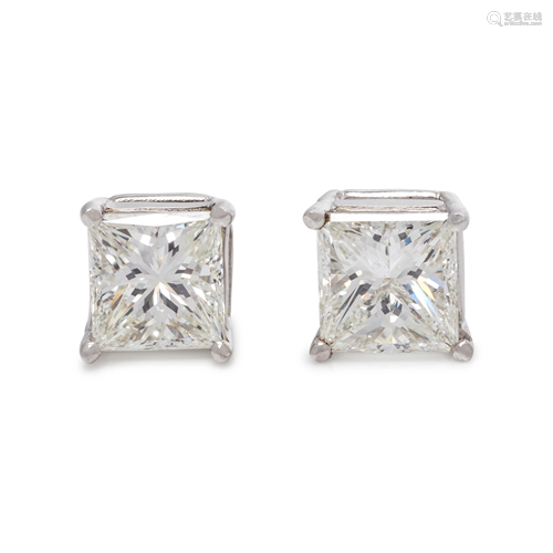 DIAMOND STUD EARRINGS