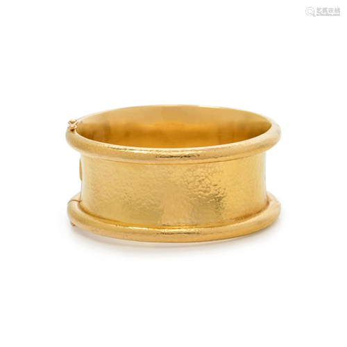 ELIZABETH LOCKE, YELLOW GOLD 'AMULET' BANGLE BRACELET