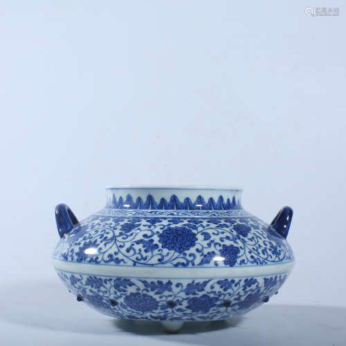 Qing Dynasty Qianlong blue and white tripod stove