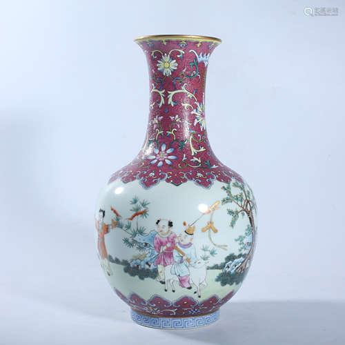 Painted bottle of baby play in Qianlong of Qing Dynasty