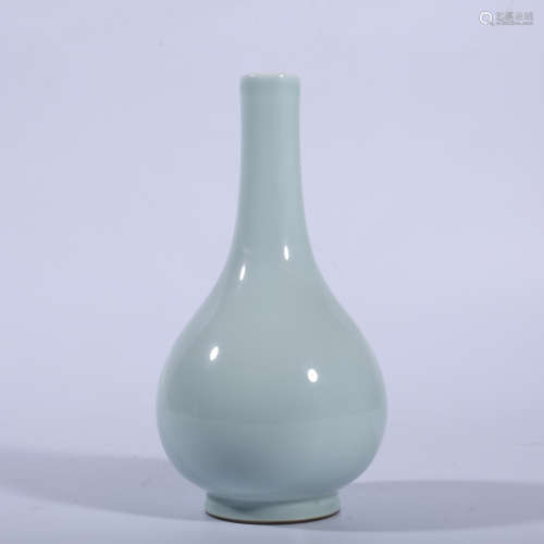 Qing Dynasty Qianlong blue glazed gall vase