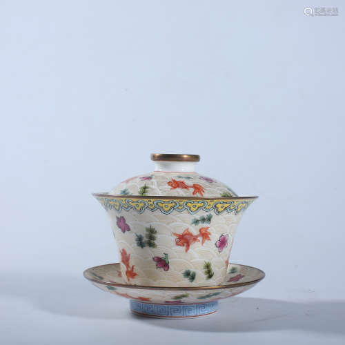 Qing Dynasty Yongzheng pink fish pattern covered bowl