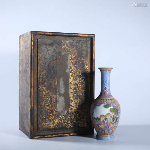Enamel colored Western figure bottle of Qianlong in Qing Dyn...