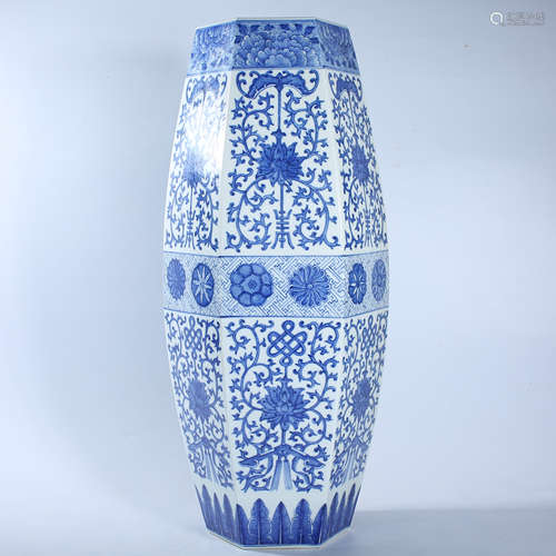 Qing Dynasty Qianlong blue and white drum pot